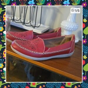 Earth Origins Red Leather Slipons Size 6 1/2w